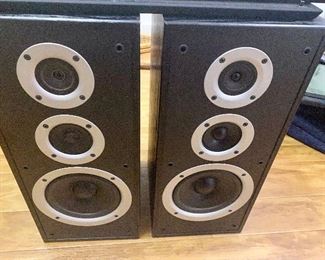 Lot 599. $40.00  2 Jamo Studio 140  speakers 	10 kg / 22 lb 0.4 oz (22.026 lb)