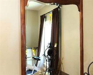 Matching Henredon Bedroom set Mirror