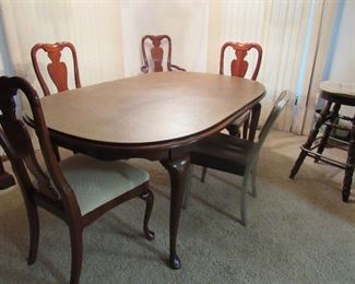 dining table w/6  chairs