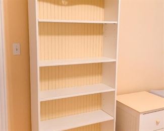 Cottage Style Bookcase / Bookshelf (white with pale yellow backing)