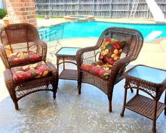 Great set of outdoor wicker furniture