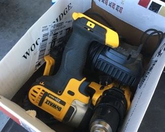 Complete dewalt set.  Works. 