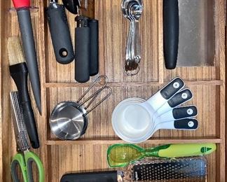 Lot of assorted kitchen items: $20
