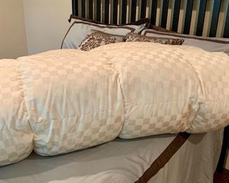 Queen down comforter - crazy silky exterior: $95