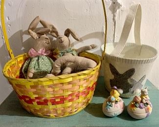 Lot of assorted Easter items: $12