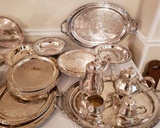 Oneida "Park Lane" pattern. Unheard of to find a 14 pc set like this all together and in this like new condition.