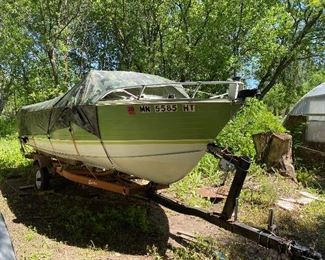 PRE-SALE ITEM: 19' Crestliner '72 boat and trailer with 115 hp Mercury outboard motor