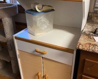 Kitchen cabinet