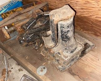 Jack stands