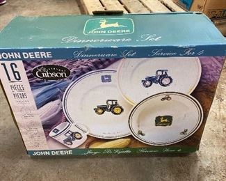 Gibson John Deere 16 piece dish set
