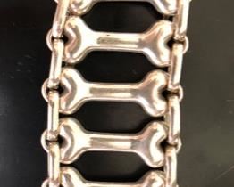 SILVER DOG BONES TOGLE BRACELET $40  BRACELET FOR MEDIUM/SMALLER WOMENS WRIST