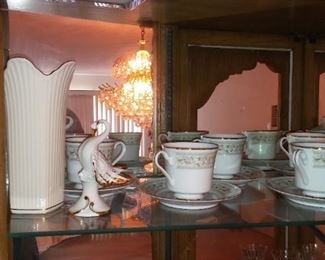 Many Choice Lenox Porcelain Collectors Pieces, all in Like New Perfect Condition.  Please bring your own Boxes and Wrapping Paper.