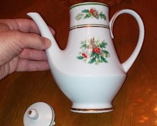 Noritaki N HOLLY Holiday Coffee Pot from Japan.