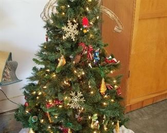 4.5 ft tall Christmas Tree with ORNAMENTS