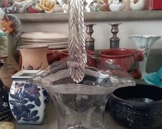 Lead crystal vase w/handle