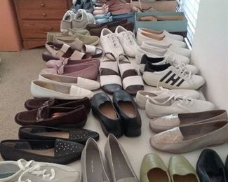 Ladies Sz 8-8 1/2-9 shoes