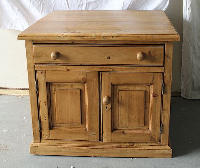 Sisters in Charge Tag Sales | SISTERS IN CHARGE SYOSSET WAREHOUSE ONLINE AUCTION