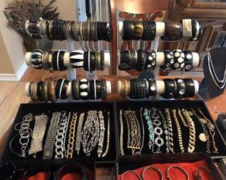 Custume Jewlery lots of it 4000 pieces 