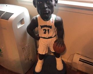 Giant bobble head 