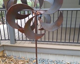 Yard whirligig