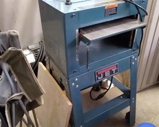 JET saw with dust collector vacuum system