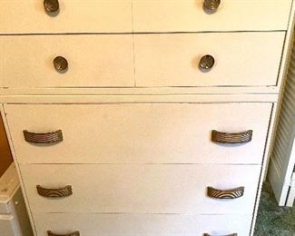 White chest of drawers 