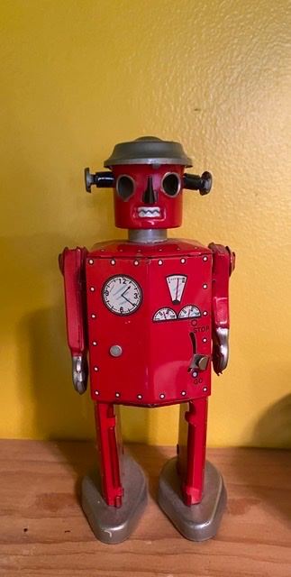 Vintage mechanical robot- approx 3”