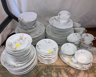 Theodore Haviland Limoges, 10-6 place setting, extra 8 serving, 126 pieces 