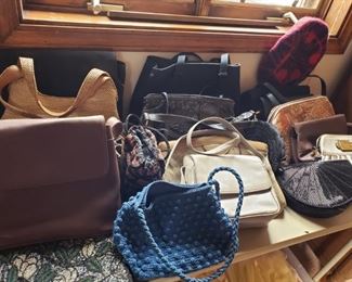 MANY NICE PURSES