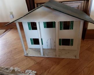 WOOD DOLLHOUSE