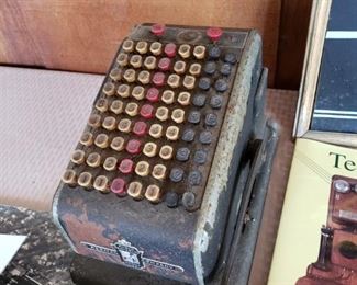 ANTIQUE HOTEL CALCULATOR MACHINE