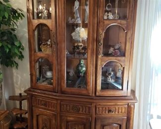 NICE CHINA HUTCH