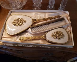 NICE ANTIQUE VANITY SET