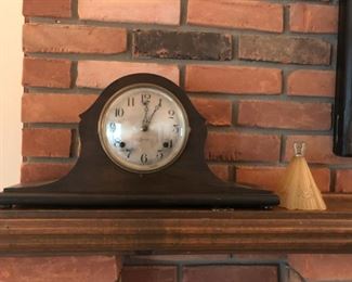 Mantel clock in wood case