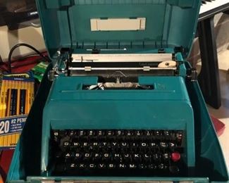 Olivetti Studio 45 typewriter with case