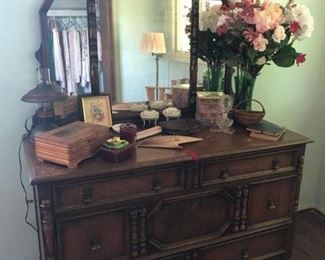 Arched mirror ladies dresser, 19th century American Furniture Co., Batesville, IN