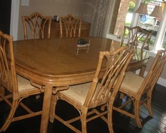 HENREDON DINING TABLE WITH 8 CHAIRS