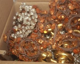 LOADS OF DECORTIVE NAPKIN RINGS
