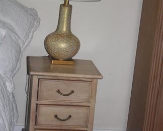 PAIR OF NIGHT STANDS