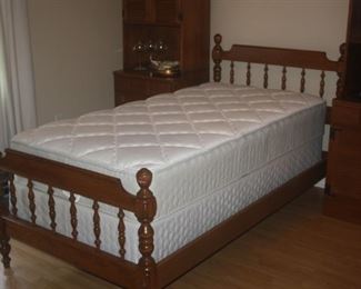 MAPLE 4 POSTER TWIN BED