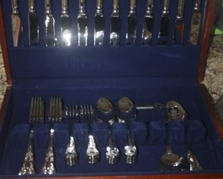 TOWLE FLATWARE SET