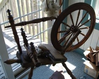 Working vintage spinning wheel with attachments.