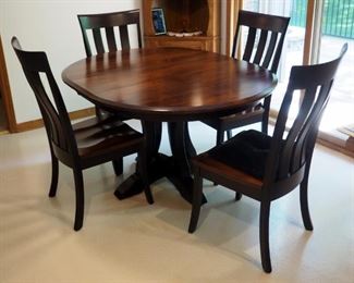 Amish-Made Frontier Furniture Oval Pedestal Dining Table 30" x 44" x 44" With 4 Matching Chairs And 2 12" Leaves