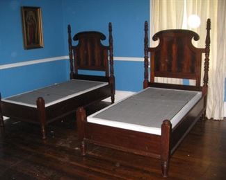 Pair of mahogony twin beds