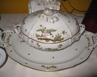 tureen and underplate