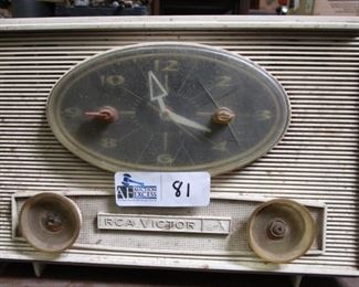 RCA VICTOR VINTAGE RADIO TABLETOP CLOCK	