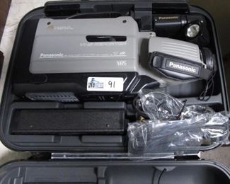 VINTAGE PANASONIC AG-188 VHS CAMCORDER IN CASE