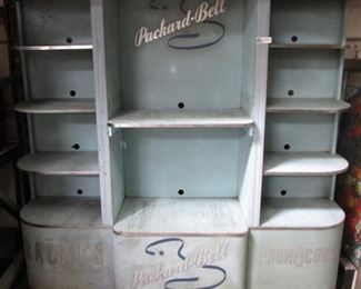 VINTAGE PACKARD BELL ROLLING DISPLAY CASE (70X67X18)