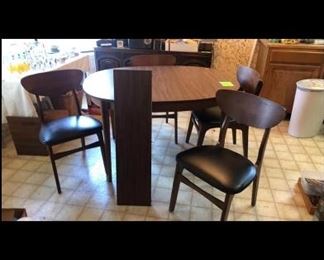 MCM 4 chairs and table