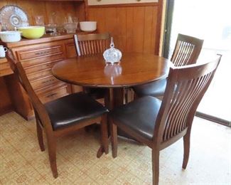 Round Drop Leaf Table with 4 Chairs